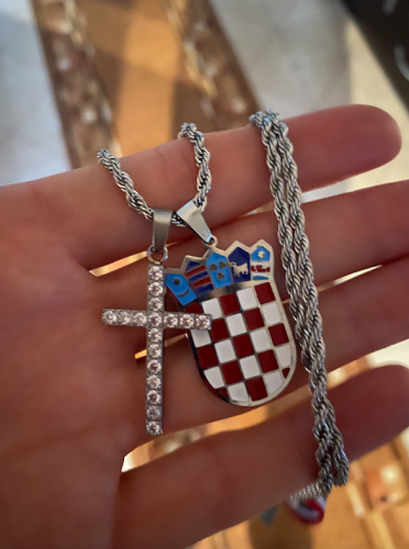 Croatian Grb with Enamel Color and Diamond Cross photo review