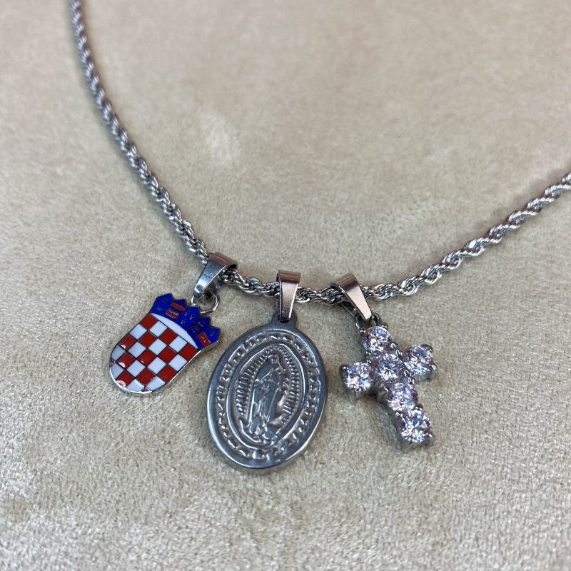 Mali Hrvatski Grb u Boji s Križem s Blistavim Dijamantima i Medaljom sv. Marije Lančić – Pleteni Vez - Image 6